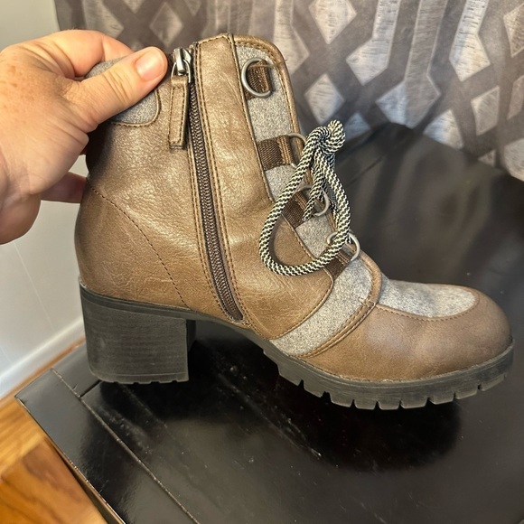 Scoop Women’s Brown and Gray Low Heel Boots Size 9 - Picture 13 of 16